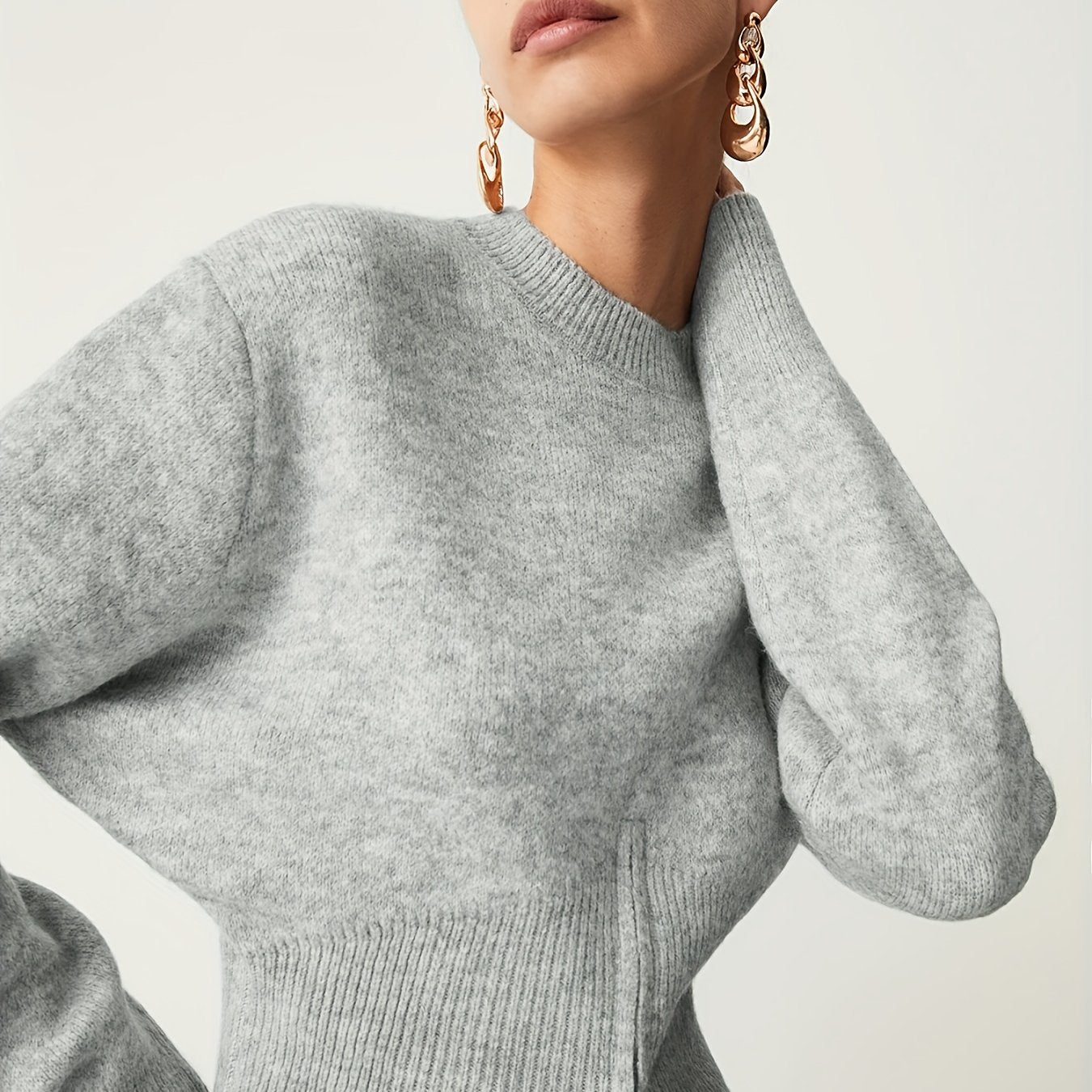 Women's Elegant Zip-Up Sweater with Front Zipper Closure - Structured Fit Asymmetrical Hem Pullover