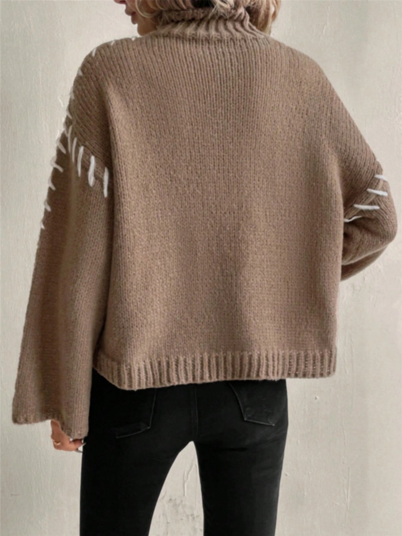 Women'S Coffee-Brown Contrast-Stitching Turtleneck Sweater - Minimalist Elegant High Neck Top with Piping Trim